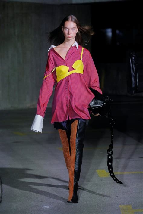 大胆的自我表达 内衣外穿 Lingerie Look 天天时装 口袋里的时尚指南