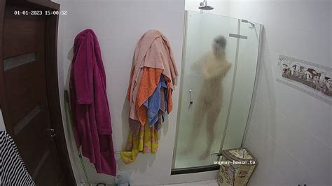 Watch Shower Girl Leksi Shower Jan Naked People With Fennec