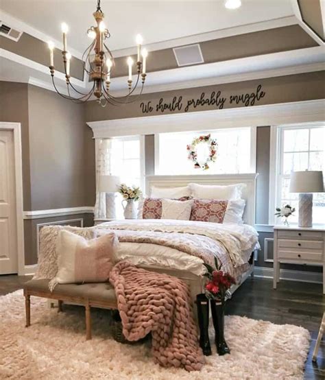 Vaulted Ceiling Bedroom With Crown Molding Soul And Lane