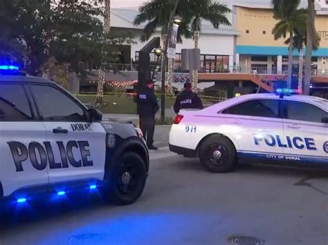 Tiroteo En Un Centro Comercial Cerca De Miami Deja Dos Muertos Y Siete