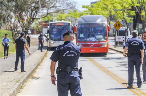 Homem é preso em terminal de Curitiba por importunação sexual contra