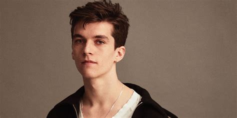 Fionn Whitehead - Biography, Height & Life Story | Super Stars Bio