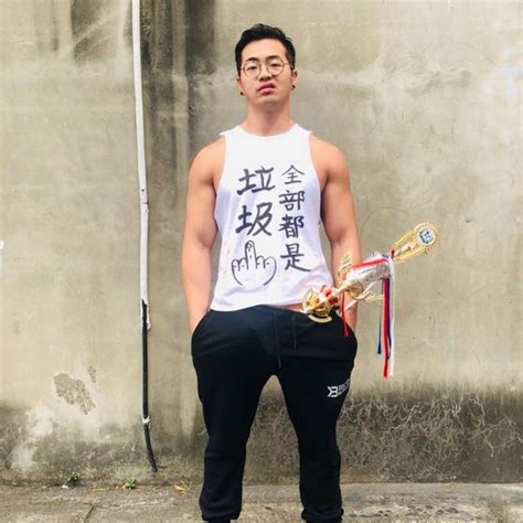 Trai gym Đài Loan gây shock vì in hình nude lên áo Thế giới đàn ông đẹp trai online