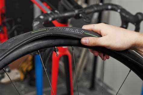 Comment Monter Un Pneu Tubeless En Tapes Simples