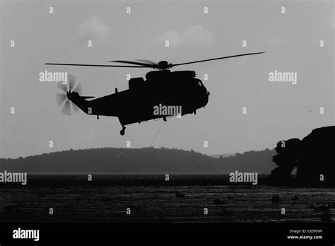 Helicopter Silhouette Fotos Und Bildmaterial In Hoher Aufl Sung Alamy