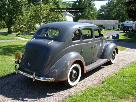 1937 Ford sedan