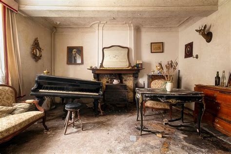 Piano In Een Verlaten Huis Van Roman Robroek Foto S Van Verlaten