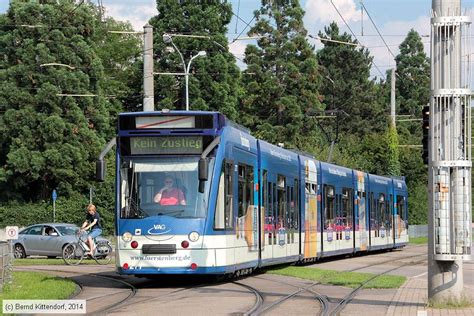 Deutschland Straßenbahn Freiburg im Breisgau Triebwagen 277