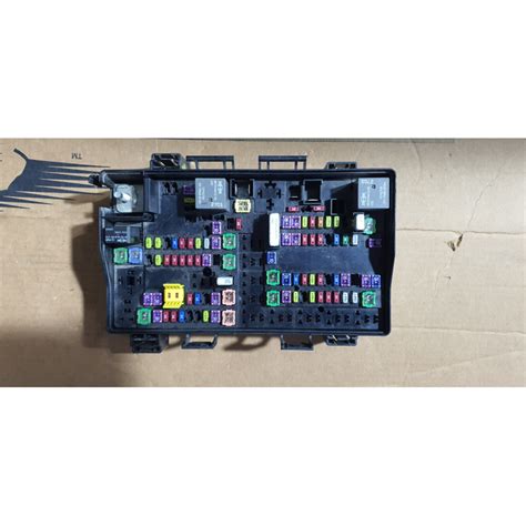 Dodge Ram 2500 3500 6 7l Diesel Fuse Relay Box 2013 2014 68137438ad 68237160af 68137438ac 68137438ae