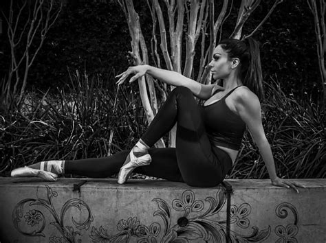 Latina Model Uses Ballet Barre For An Ultimate Core Workout