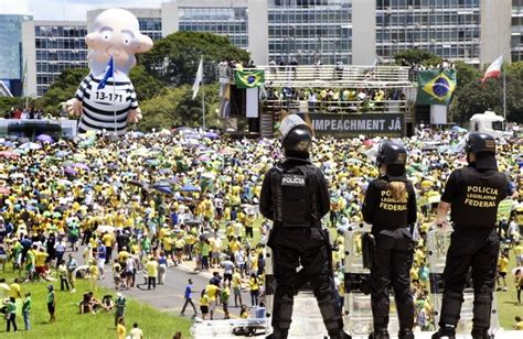 Brasil tem maior manifestação contra Dilma 13 03 2016 UOL Notícias