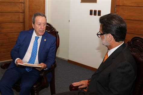 Secretario General del SICA Vinicio Cerezo recibe visita de cortesía