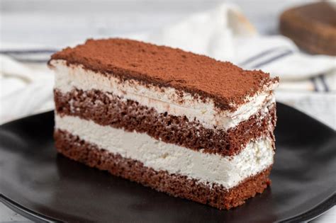 Tiramisu trifft Kuchen Ein süßes Rendezvous auf dem Blech