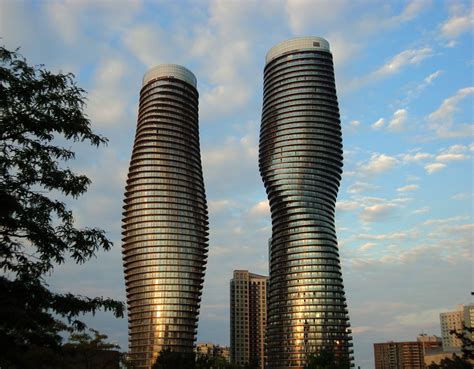 Marilyn Monroe Towers, Mississauga, Ontario [2494x1944] : CityPorn