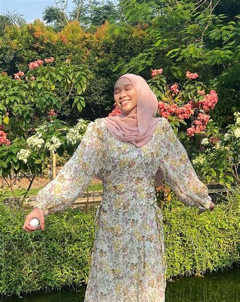 Inspirasi Outfit Floral Vintage Untuk Hijabers Classy