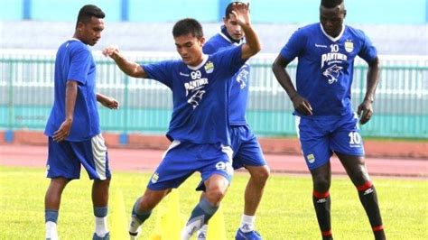 Daftar Pemain Persib Bandung Yang Diboyong Robert Kontra Persipura