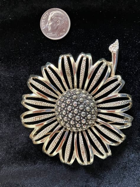 Sarah Coventry Flower Pin Gem