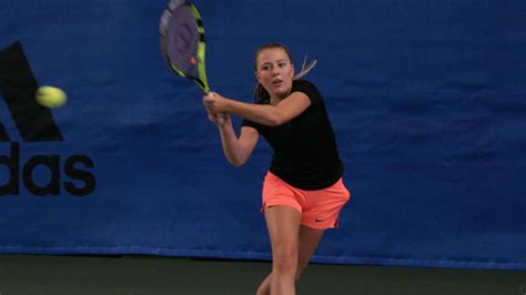 Tennis J 2 Avant Lopen De Châteauroux