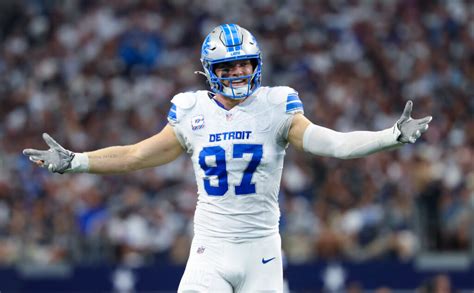 Lions DE Aidan Hutchinson Leaves Game With Season Ending Leg Injury