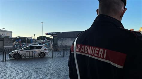 Le Metro Di Roma Sono L Incubo Dei Turisti E Non Solo Borseggiatori