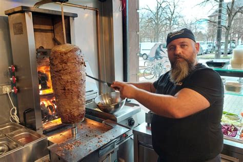 Strasbourg on a testé le kebab cuit à la pierre de lave qui fait le