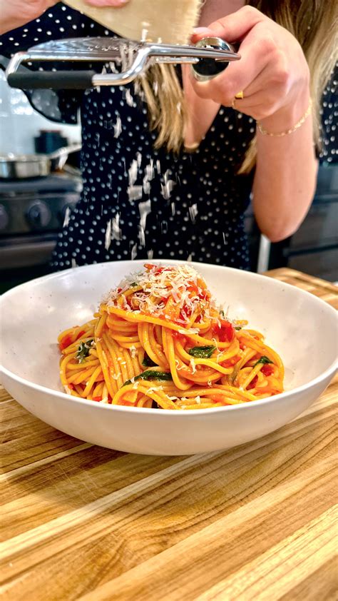 Spicy Garlic Cherry Tomato Pasta - Erin O'Brien