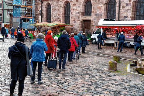 Villingen Schwenningen Der Ansturm auf den Wochenmarkt SÜDKURIER