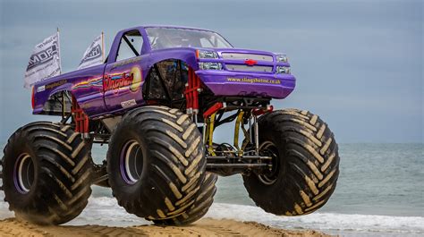 8 Of The Most Epic Monster Trucks Of All Time - SlashGear - GearOpen.com