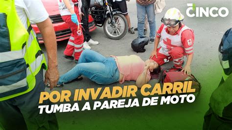 Por Invadir Carril Tumba A Pareja De Moto