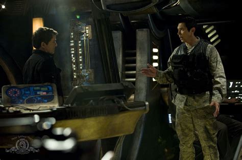 Sgu Trailers Et Photos Promos De Resurgence Stargate