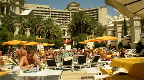 Caesar's Palace Pool | Vegas Pool Season