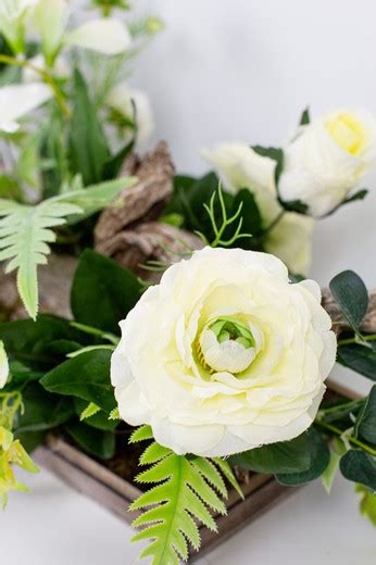 Centro De Mesa Alargado Con Flores De Lilium Y Ran Nculo Cen Ohmyflor