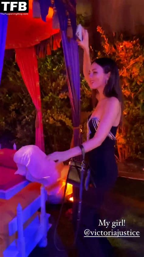 Victoria Justice Shows Off Her Sexy Tits At The Party Pics Videos