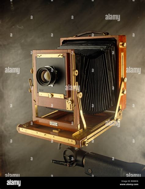 Old fashioned camera Stock Photo - Alamy