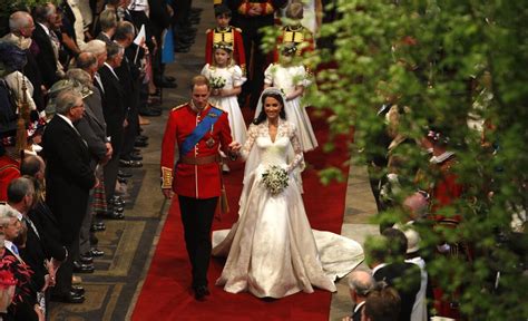 Foto Kate Middleton Escolheu Um Vestido Tradicional E Bem Rom Ntico