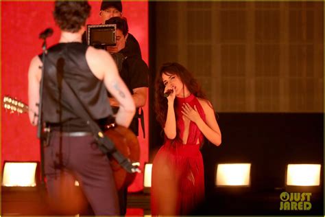 Shawn Mendes Camila Cabello Heat Up AMAs 2019 With Senorita