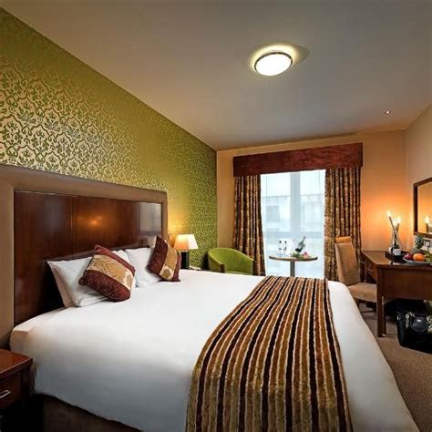 George Limerick Hotel The George Hotel Limerick is a luxury hotel ...