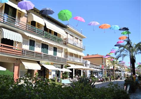 Una Passeggiata A Tonfano Marina Di Pietrasanta