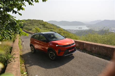 tata nexon petrol smart amt  road price features specs images