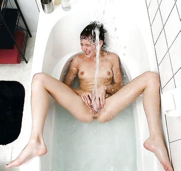 Hot Wet Pussy Squirting Cumming Orgasm On Cam 24