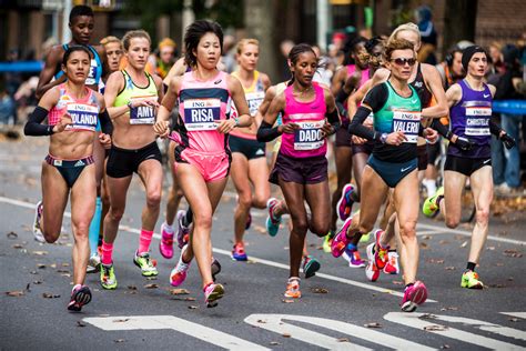 Por que as mulheres dos EUA estão superando os homens na maratona