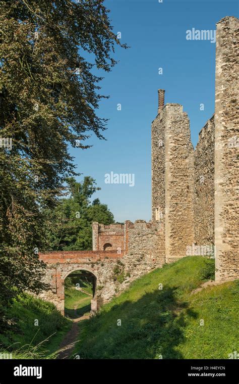 Framlingham Castle Wall, Suffolk, England Stock Photo - Alamy