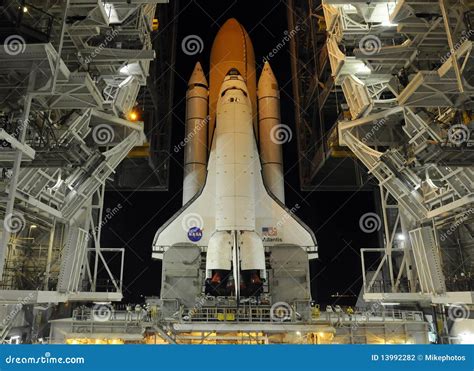 Space Shuttle at Launch Pad Editorial Photography - Image of national, launch: 13992282