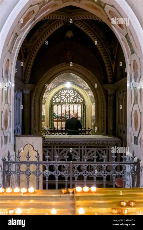 Assisi Italy December 7 2019 Inside The Church There Is The Original Crypt With The Remains