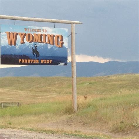 Wyoming/Montana Border - Border Crossing in Parkman