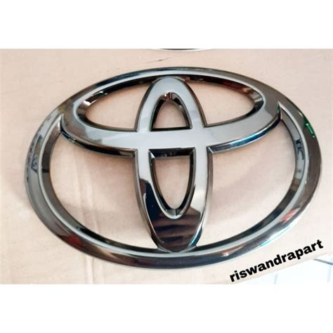 Jual LOGO EMBLEM GRILL DEPAN TOYOTA INNOVA REBORN VENTURER BLACK CHROME