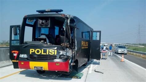 Bus Polisi Kecelakaan Di Tol Nganjuk 1 Bhayangkari Meninggal 5 Terluka