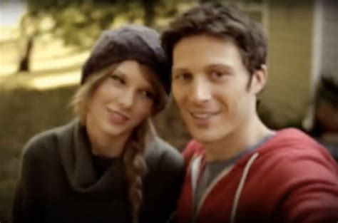 Zach Gilford Forgot Taylor Swifts Name During ‘ours Music Video Shoot