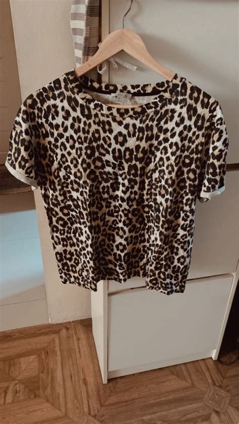 Leopard Shirt Fesyen Wanita Pakaian Wanita Atasan Di Carousell