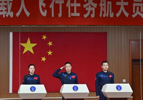 China revela tripulação da Shenzhou 19 a terceira astronauta mulher